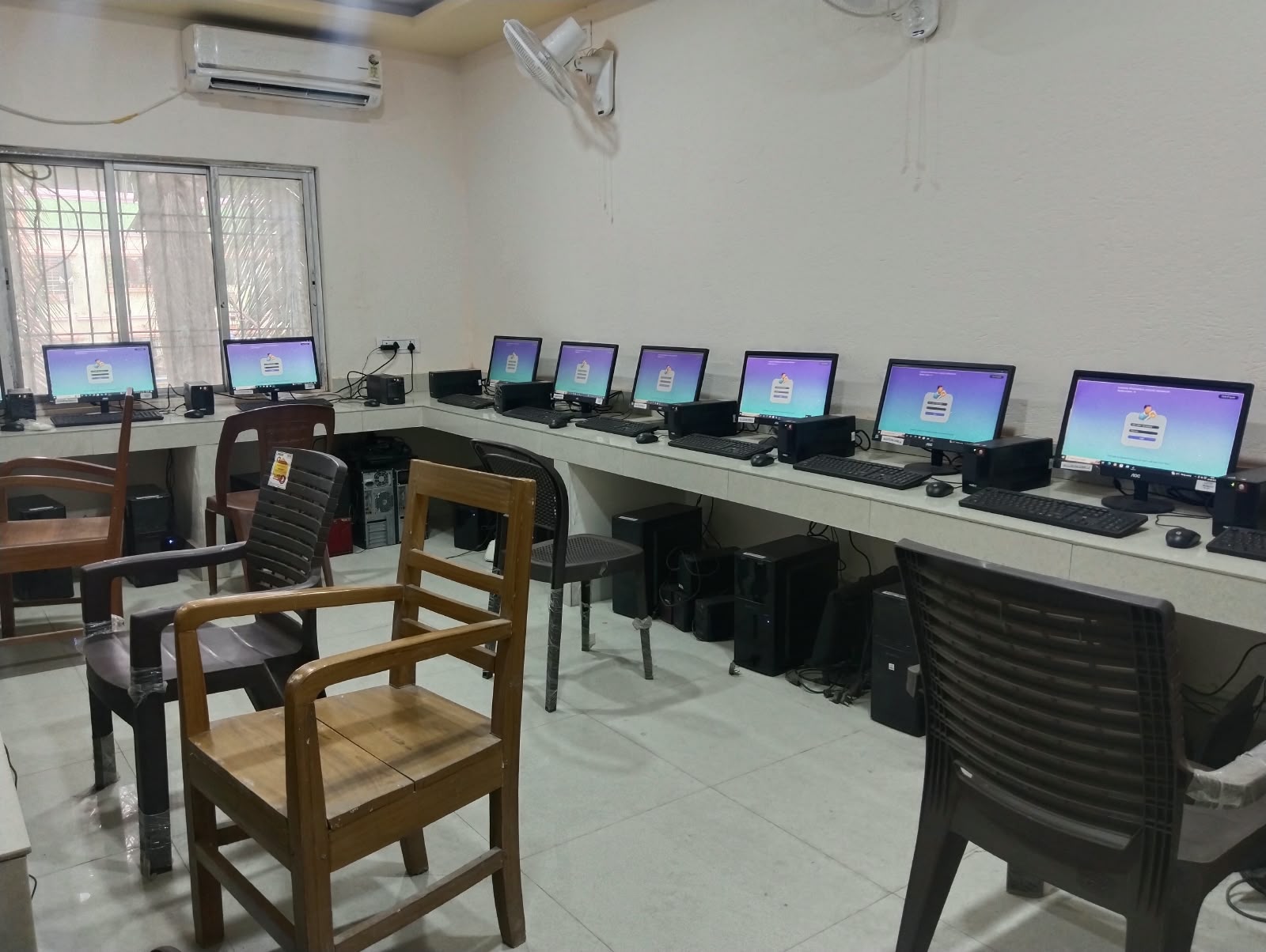 Lab interior at Dwijendralal College